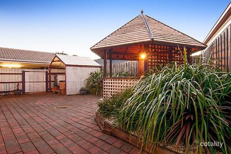 Property photo of 4 Dingley Place Melton West VIC 3337