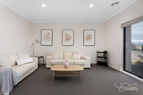 Property photo of 16 Ellscott Boulevard Mickleham VIC 3064
