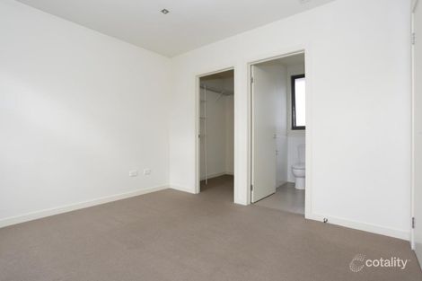 Property photo of 2/8 Boronia Grove Doncaster East VIC 3109