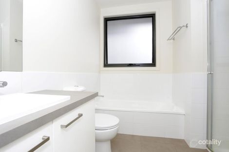 Property photo of 2/8 Boronia Grove Doncaster East VIC 3109