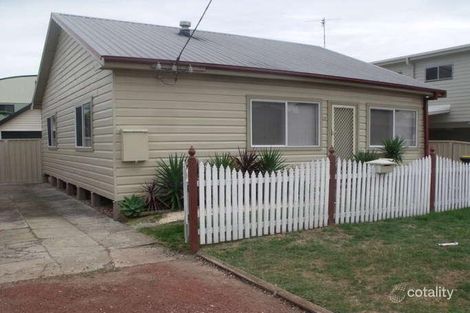 Property photo of 19 Faymax Street Pelican NSW 2281