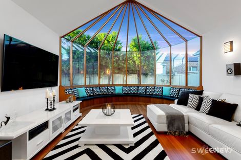 Property photo of 32 Markham Way Altona Meadows VIC 3028