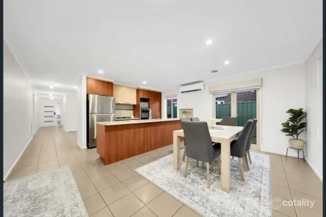 Property photo of 24 Fawkner Lane Craigieburn VIC 3064