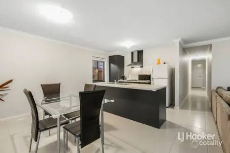 Property photo of 35 Toolern Waters Drive Weir Views VIC 3338