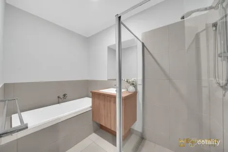 Property photo of 15 Dalston Path Wyndham Vale VIC 3024