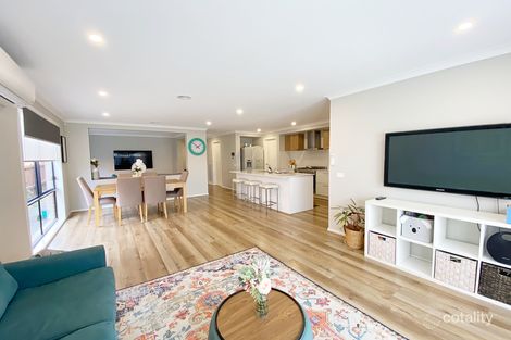 Property photo of 4 Penley Rise Officer VIC 3809
