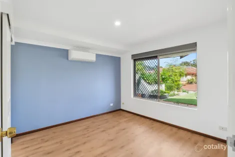 Property photo of 16 Waterside Crescent Gwelup WA 6018