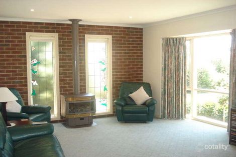 Property photo of 11 Fiona Place Whittlesea VIC 3757