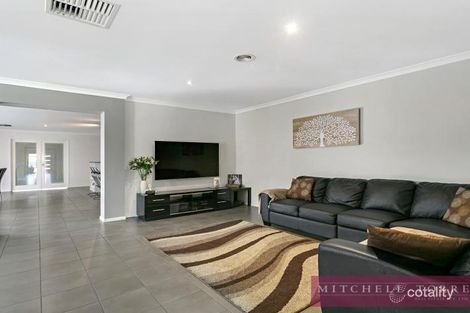 Property photo of 14 Maddock Drive Cranbourne East VIC 3977