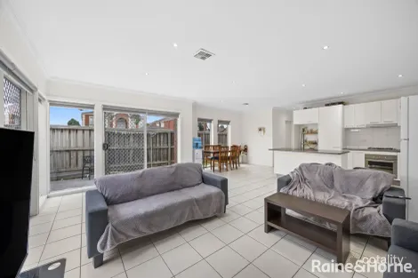 Property photo of 2 Viewbank Circuit Roxburgh Park VIC 3064