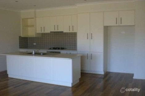 Property photo of 1/36 Wattlebird Crescent Reservoir VIC 3073