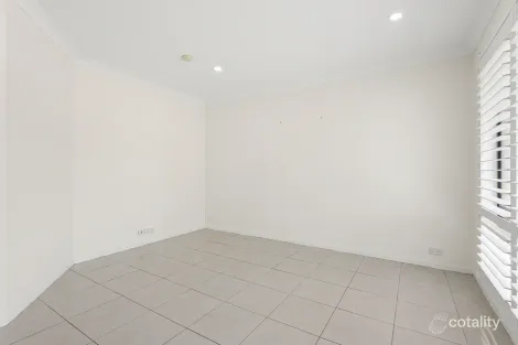Property photo of 11 Gloucester Circuit Albion Park NSW 2527