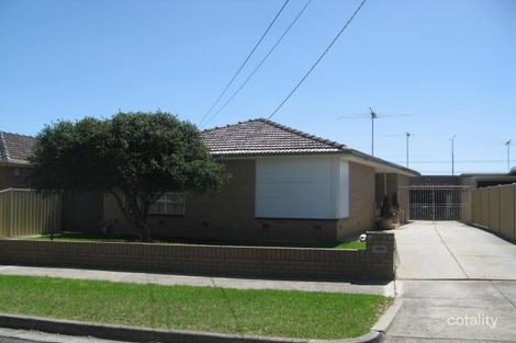 33 Meadowbank Dr, Sunshine North, VIC 3020