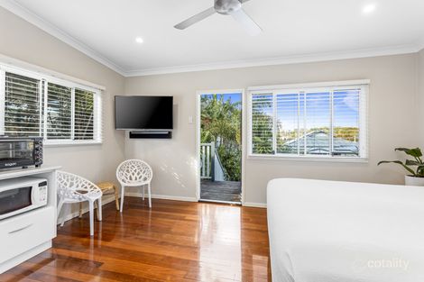 Property photo of 9 Hawthorne Road Hawthorne QLD 4171