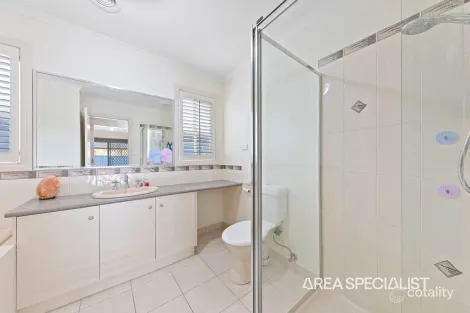 Property photo of 6 Mallee Circuit Pakenham VIC 3810