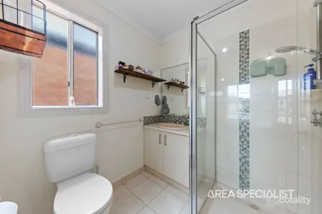 Property photo of 6 Mallee Circuit Pakenham VIC 3810