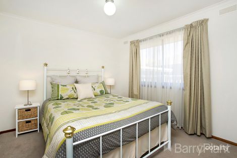 Property photo of 86 The Circuit Gladstone Park VIC 3043