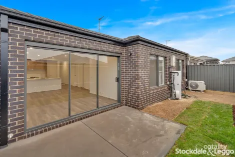 Property photo of 7 Turning Loop Fraser Rise VIC 3336