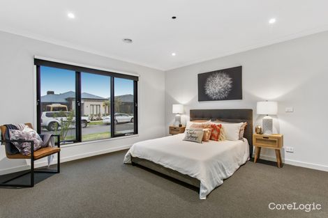 Property photo of 15 Elkedra Way Cranbourne North VIC 3977