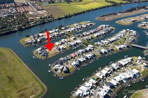 Property photo of 18 Ferrymans Court Helensvale QLD 4212