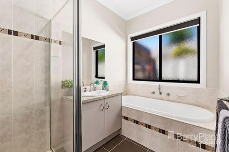 Property photo of 32 Tuross Crescent South Morang VIC 3752