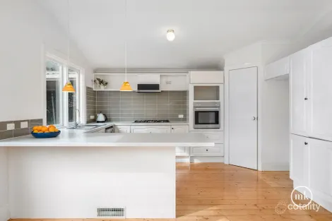 Property photo of 93 Brougham Street Eltham VIC 3095