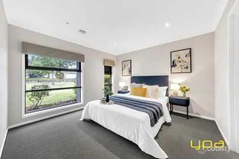 Property photo of 57 Como Parade Clyde North VIC 3978