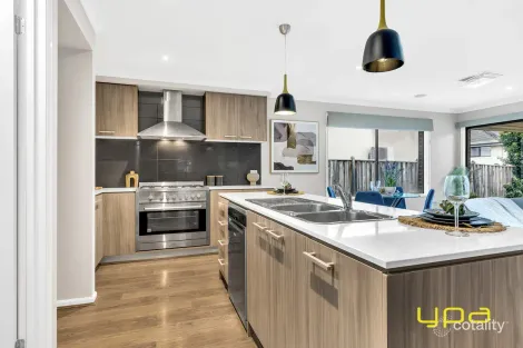 Property photo of 57 Como Parade Clyde North VIC 3978