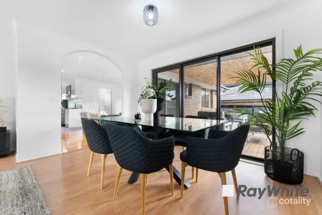 Property photo of 43 Huxley Crescent Endeavour Hills VIC 3802