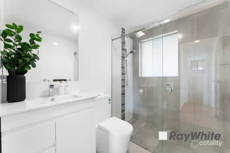 Property photo of 43 Huxley Crescent Endeavour Hills VIC 3802
