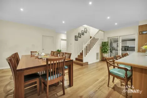 Property photo of 11 Erica Close Endeavour Hills VIC 3802