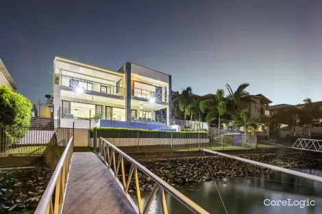 Property photo of 26 Harbourvue Court Helensvale QLD 4212