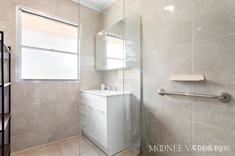 Property photo of 50 Emu Parade Jacana VIC 3047