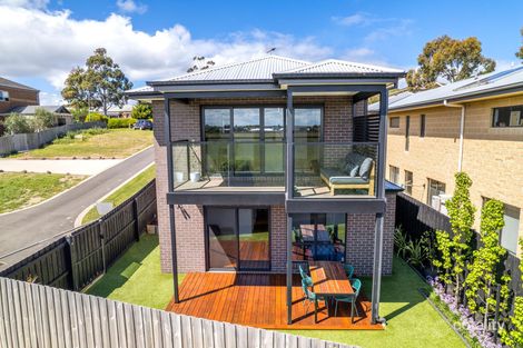 15 Nanton Cl, Lara, VIC 3212