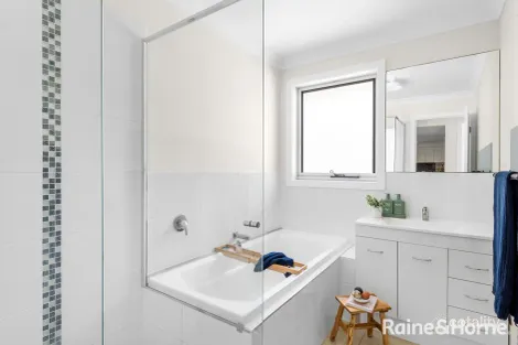 Property photo of 17 Meyer Place Bomaderry NSW 2541