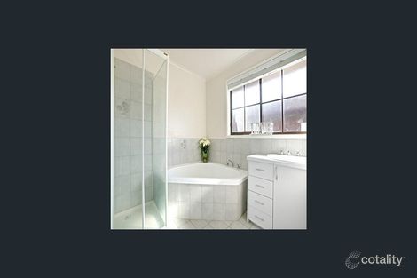 Property photo of 27 Hobson Crescent Mill Park VIC 3082