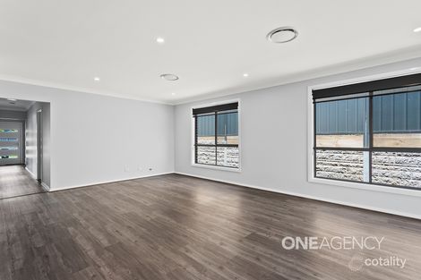 Property photo of 22 Bowral Crescent Tullimbar NSW 2527