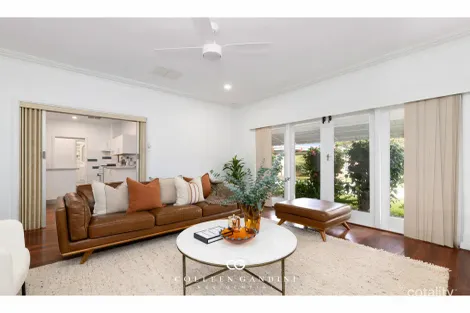 99 Kitchener Rd, Alfred Cove, WA 6154