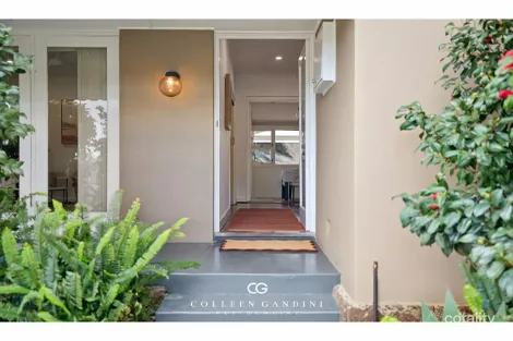 Property photo of 99 Kitchener Road Alfred Cove WA 6154