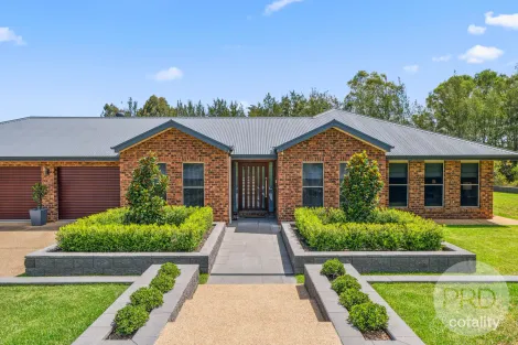 Property photo of 1 Wisteria Place Springvale NSW 2650