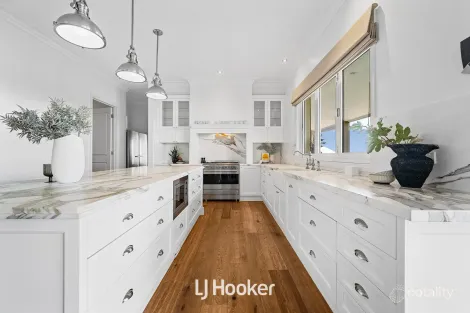 Property photo of 11 Yaldara Drive Berwick VIC 3806