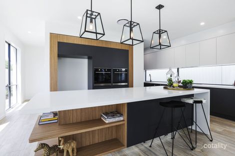 Property photo of 2/33 Park Avenue Broadbeach Waters QLD 4218