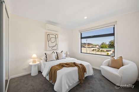 Property photo of 2 Robson Avenue Avondale Heights VIC 3034