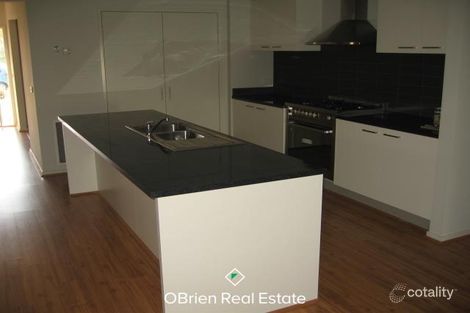 Property photo of 4 Bittern Link Pakenham VIC 3810