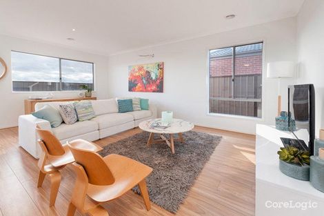 Property photo of 42 Scoria Circuit Craigieburn VIC 3064