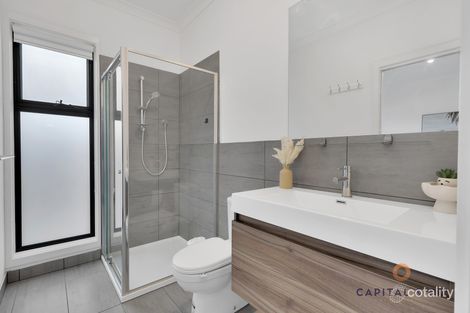 Property photo of 32 Loudon Circuit Craigieburn VIC 3064