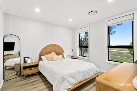 Property photo of 7 Cabbage Tree Crescent Calderwood NSW 2527