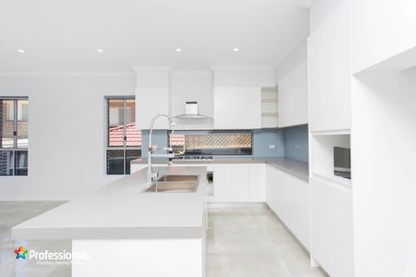 Property photo of 18 Hall Crescent Padstow NSW 2211