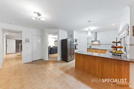 Property photo of 7 Edgewater Circuit Cairnlea VIC 3023