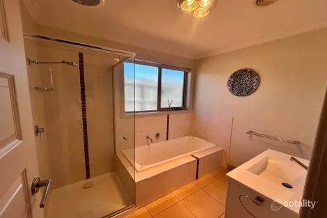 Property photo of 2 Singleton Court Warrnambool VIC 3280